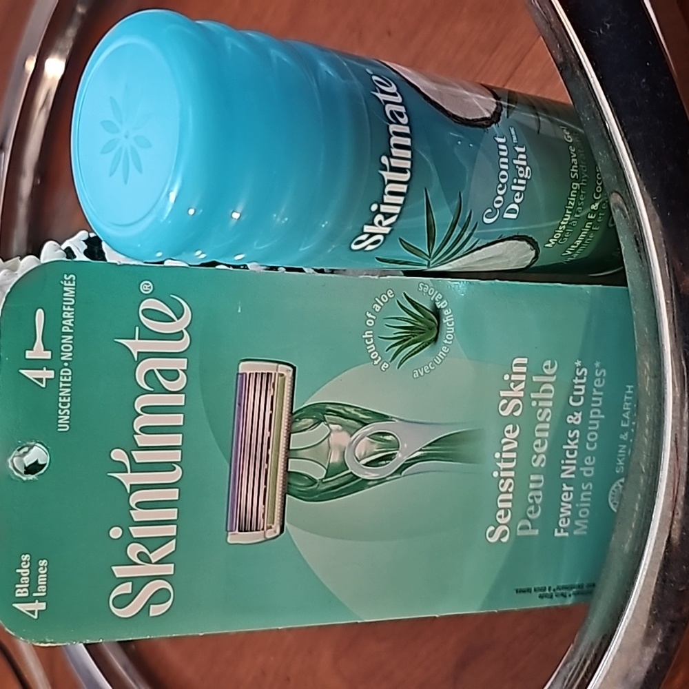 Skintimate Razor & Shave Cream Bundle Deal